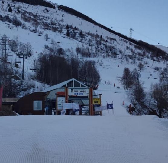 Les 2 Alpes Au Village 1800m-commerces Et Telesiege A 50m-retour Au Pied *